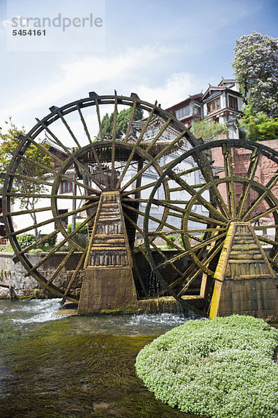 Wasserräder in der Altstadt von Lijiang