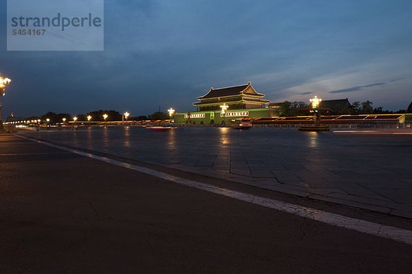 Tiananmen-Platz bei Nacht  Peking  China