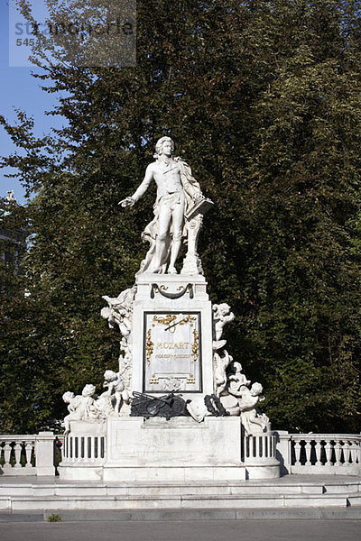 Eine Statue von Wolfgang Amadeus Mozart  Wien  Österreich