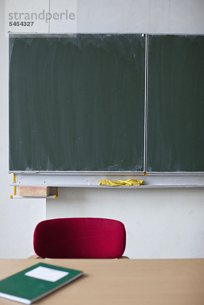 Tafel hinter dem Lehrerpult