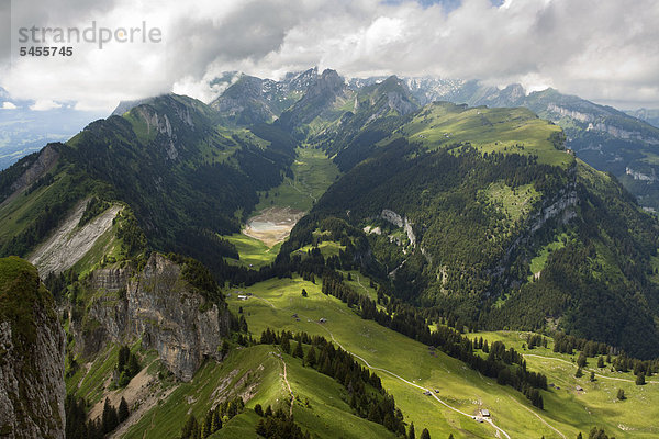 Ausblick vom Hohen Kasten mit Blickrichtung Sämtisersee und Alpsteingebirge  Brülisau  Kanton Appenzell Innerrhoden  Schweiz  Europa