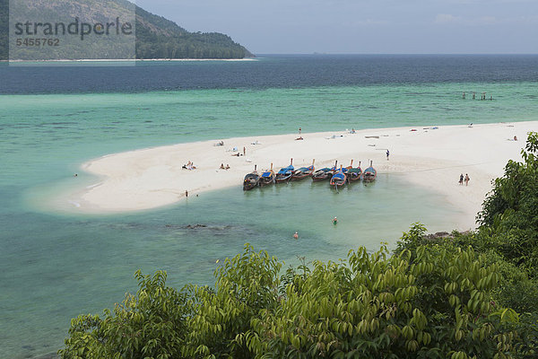 Der berühmte weiße Sandstrand  ein Strandabschnitt des Sunrise Beach  Insel Ko Lipe  Thailand  Asien
