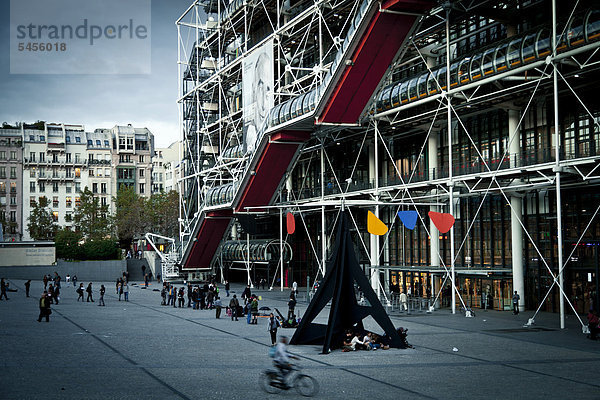 Centre Pompidou  von den Architekten Renzo Piano  Richard Rogers und Gianfranco Franchini  Paris  Frankreich  Europa
