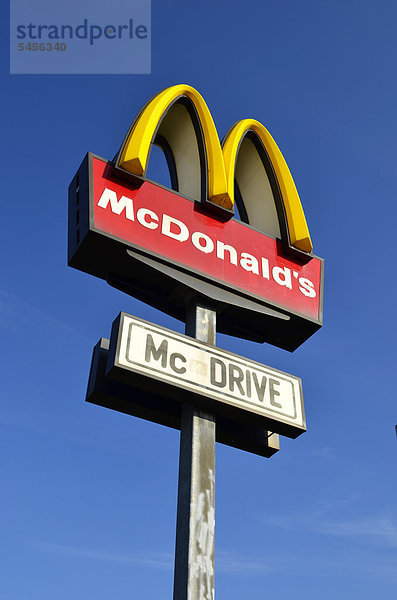 Werbesäule McDonald's  McDrive  Deutschland  Europa  ÖffentlicherGrund