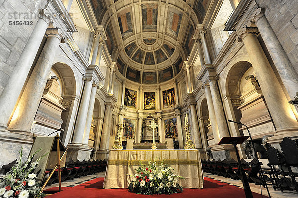 Altarbereich  Santa Maria Kirche  Mosteiro dos JÈronimos  Hieronymus-Kloster  Unesco Weltkulturerbe  Belem Viertel  Lissabon  Lisboa  Portugal  Europa