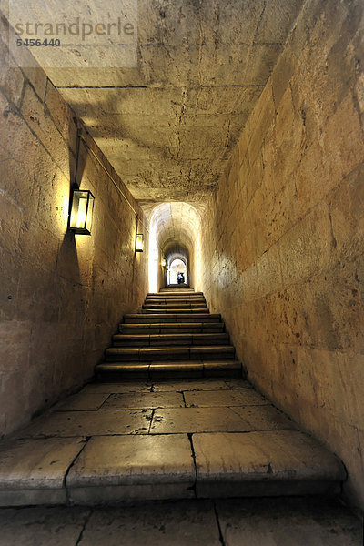 Treppenaufgang des zweistöckigen Klosters des Mosteiro dos JÈronimos  Hieronymus-Kloster  Unesco Weltkulturerbe  Belem Viertel  Lissabon  Lisboa  Portugal  Europa