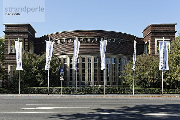 Rheinterrasse  Gaststättengebäude aus den 1930er Jahren  Düsseldorf  Nordrhein-Westfalen  Deutschland  Europa