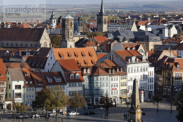 Blick über die Dächer der Altstadt  Erfurt  Thüringen  Deutschland  Europa