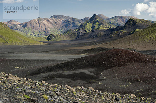 Die Wüstenlandschaft von Emstrur mit Blick auf die Rhyolithberge von Fjallabak  dritte Tagesetappe des beliebten Wanderweges Laugavegur  Island  Europa