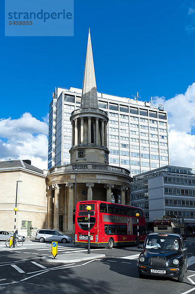 Neoklassizistische All Seelenkirche von John Nash  London  England  Großbritannien  Europa