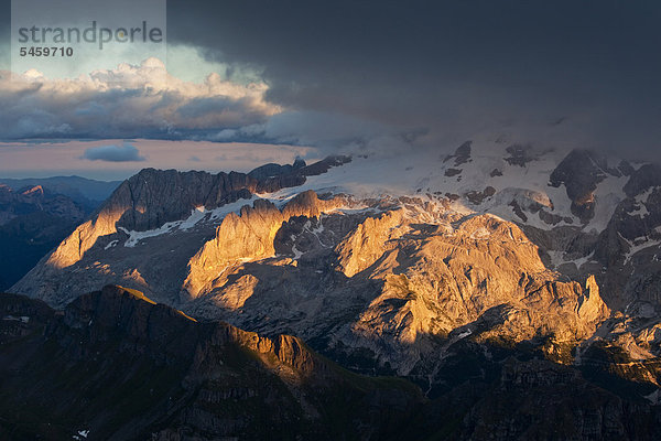 Blick vom Piz Boe auf Marmolata  Dolomiten  Südtirol  Italien  Europa