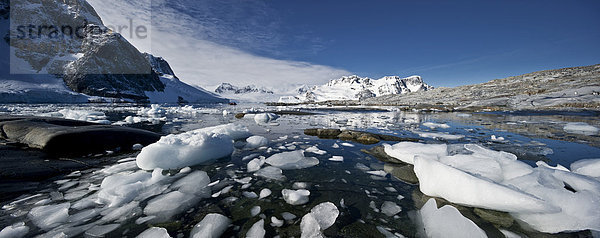 Eis und Felsen  antarktische Region  Antarktis
