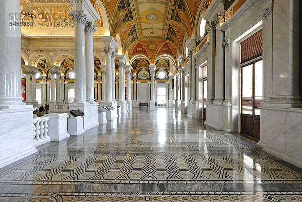 Marmorsäulen  Marmorbogen  Fresken  Mosaiken in der prächtigen Eingangshalle  The Great Hall  The Jefferson Building  Library of Congress  Capitol Hill  Washington DC  District of Columbia  Vereinigte Staaten von Amerika  USA