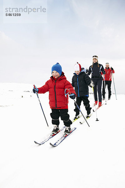 Familien-Langlauf im Schnee