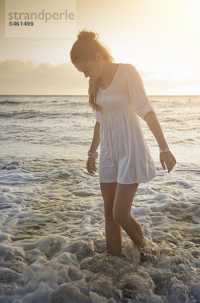 Wasser  Frau  gehen  Strand