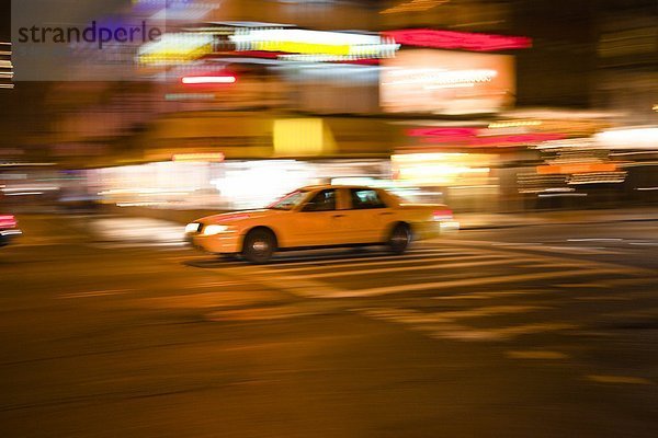 Ein Taxi auf dem Weg in Verkehr