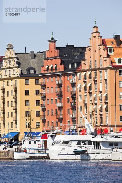 nahe Boot Hochhaus vertäut