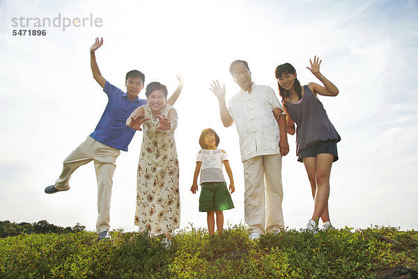 Asiatische Familie  mehrere Generationen