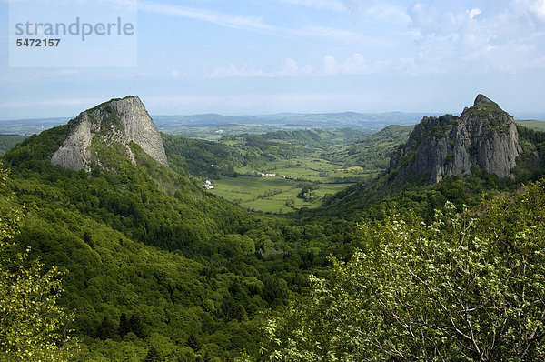 Felsen TuiliËre und Sanadoire in der Auvergne  Frankreich  Europa