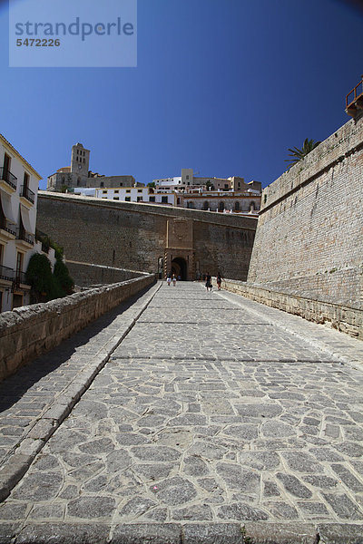 Portal de Ses Taules  Haupteingang zur Dalt Vila  befestigte Altstadt von Ibiza-Stadt  UNESCO Weltkulturerbe  Ibiza  Balearen  Spanien  Europa