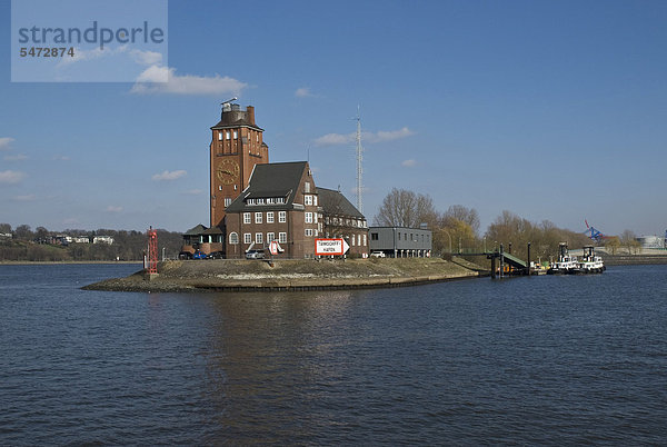 Hamburger Hafen  Einfahrt zum Tankschiffhafen  Elbe  Hamburg  Deutschland  Europa