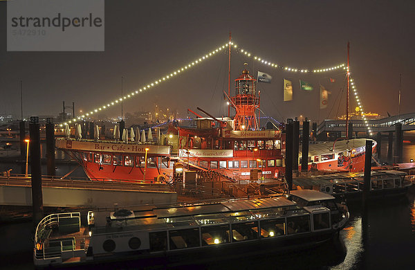 Feuerschiff  Hamburger Hafen im Nebel  Nachtaufnahme  Hamburg  Deutschland  Europa