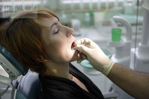 Frau  39 Jahre  Zahnuntersuchung  zahnärztliche Chirurgie  Gebissabdruck für Zahnspange