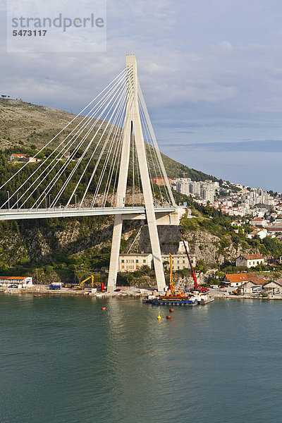 Franjo-Tudman-Brücke über die Adria und den Fluss Ombia zwischen dem Stadtteil Gruz und Dubrovnik  Dubrovnik  Mitteldalmatien  Dalmatien  Adriaküste  Kroatien  Europa  ÖffentlicherGrund