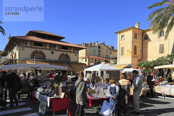 Markthalle und Antiquitätenmarkt  Menton  DÈpartement Alpes Maritimes  RÈgion Provence-Alpes-CÙte díAzur  Frankreich  Europa
