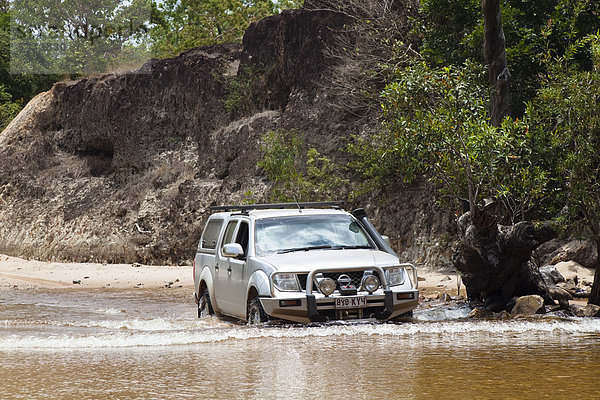 Jeep durchquert Archer River  Cape York Halbinsel  nördliches Queensland  Australien