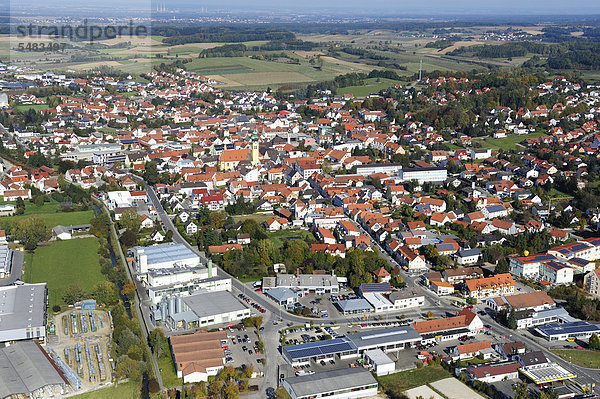 Luftbild von Wolnzach  Landkreis Pfaffenhofen an der Ilm  Hopfenland Hallertau  Oberbayern  Bayern  Deutschland  Europa  ÖffentlicherGrund