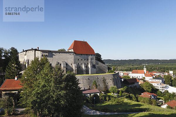 Burg Tittmoning  Rupertiwinkel  Oberbayern  Bayern  Deutschland  Europa  ÖffentlicherGrund