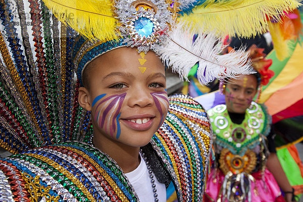 Kleiner Junge  Notting Hill Carnival  Karnevalsumzug  Notting Hill  London  England  Großbritannien  Europa