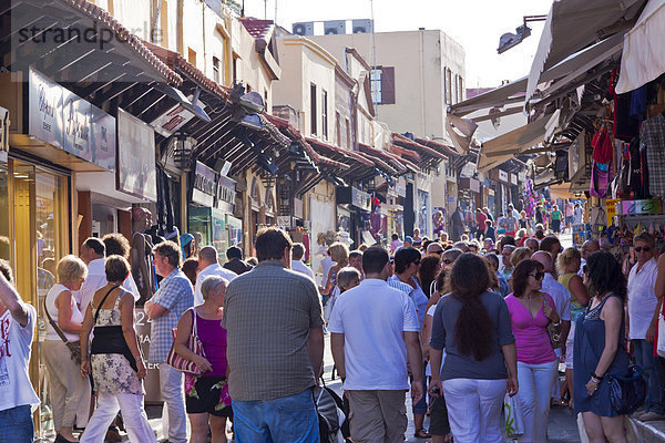 Einkaufsstraße  Rhodos Altstadt  Rhodos  Griechenland  Europa  ÖffentlicherGrund