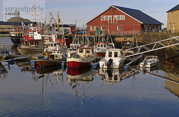 Fischereihafen Fischerhafen Europa Spiegelung Boot Norwegen nordland Reflections