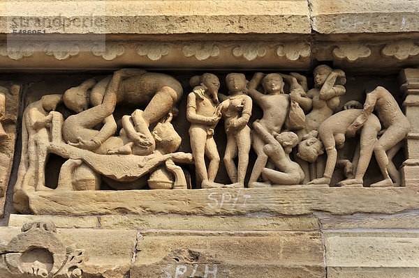 Erotische Skulpturen  Khajuraho  UNESCO-Weltkulturerbe  Madhya Pradesh  Indien  Asien
