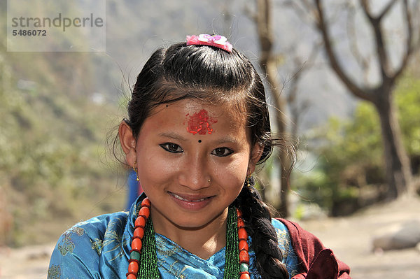 Nepalesische Schülerin  Portrait  Pokhara  Nepal  Asien