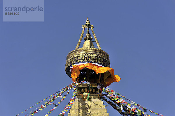 Stupa Bodnath oder Boudhanath oder Boudha  UNESCO-Weltkulturerbe  bunte Gebetsfahnen  tibetischer Buddhismus  Kathmandu  Kathmandutal  Nepal  Asien