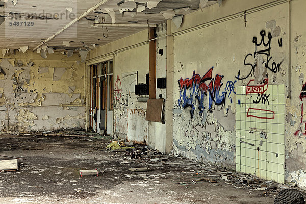 Leerer Raum  Graffiti  stillgelegte Fabrik
