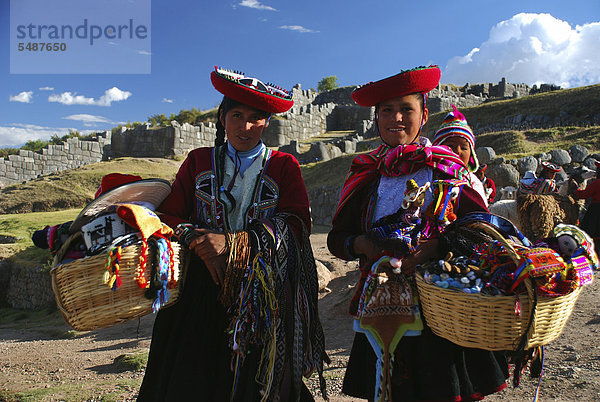 Frauen in Tracht in Cusco  Peru  Südamerika