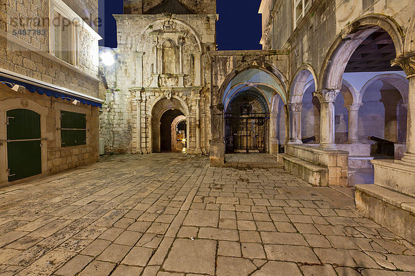Loggia in der Altstadt von Korcula  Mitteldalmatien  Dalmatien  Adriaküste  Kroatien  Europa  ÖffentlicherGrund
