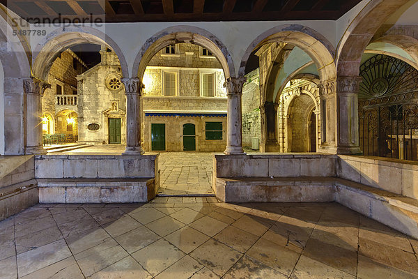 Loggia in der Altstadt von Korcula  Mitteldalmatien  Dalmatien  Adriaküste  Kroatien  Europa  ÖffentlicherGrund