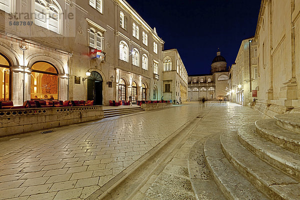 Altstadt von Dubrovnik  Unesco Weltkulturerbe  hinten Arkaden des Rektorenpalastes  Mitteldalmatien  Dalmatien  Adriaküste  Kroatien  Europa  ÖffentlicherGrund