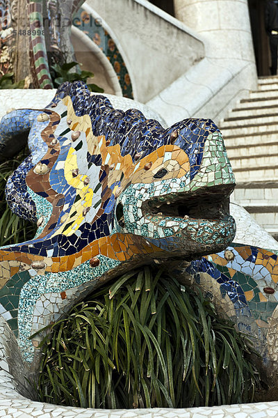Gaudi-Skulptur im Parc Güell  UNESCO-Weltkulturerbe  Barcelona  Katalonien  Spanien  Europa