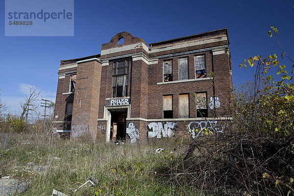 Eine verlassene und mutwillig beschädigte Schule  Detroit  Michigan  USA