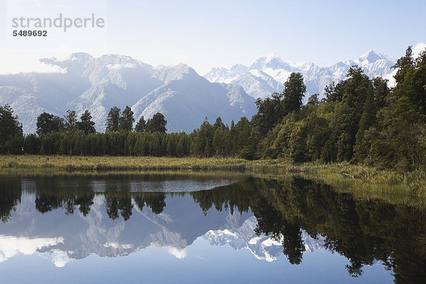 Neuseeland  Südinsel  Westküste  Blick auf Mount Cook und Mount Tasman mit Matheson Lake