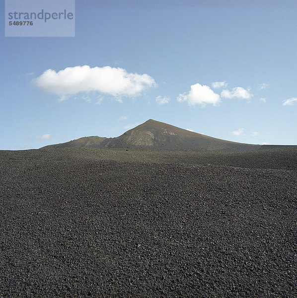 Spanien  Lanzarote  Blick auf die Lavasteinlandschaft