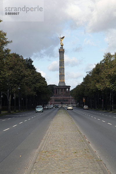 Berlin  Blick auf Engel auf Straße mit Fahrzeugen
