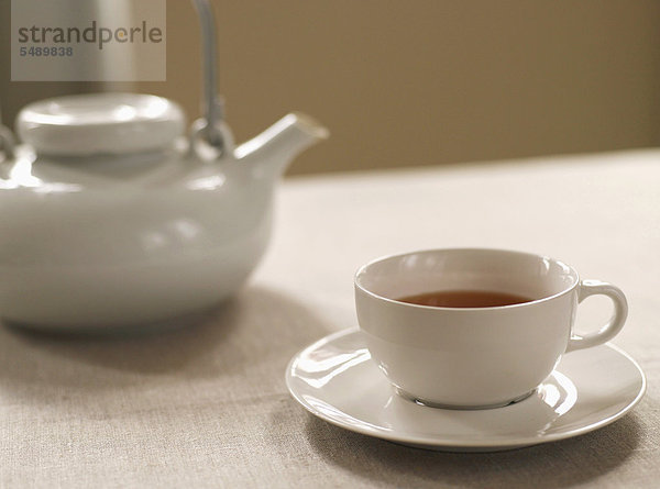 Teetasse und Teekanne  Nahaufnahme