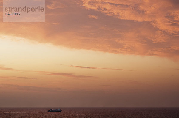 Griechenland  Ionische Inseln  Ithaka  Blick auf Sonnenaufgang am Meer
